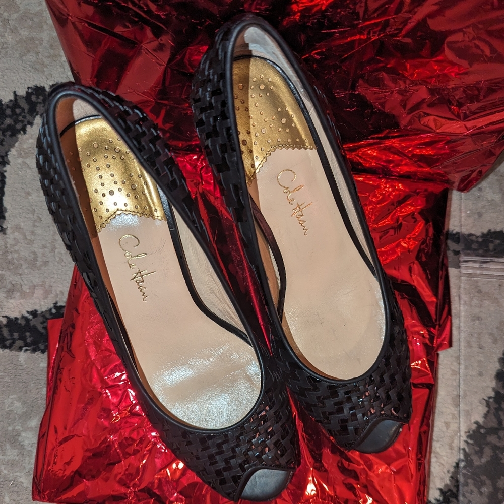 COLE HAAN Genevive air black woven leather peep toes heel shoes size 7B